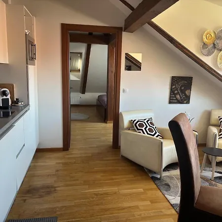 Charme Neklanova Apartamento